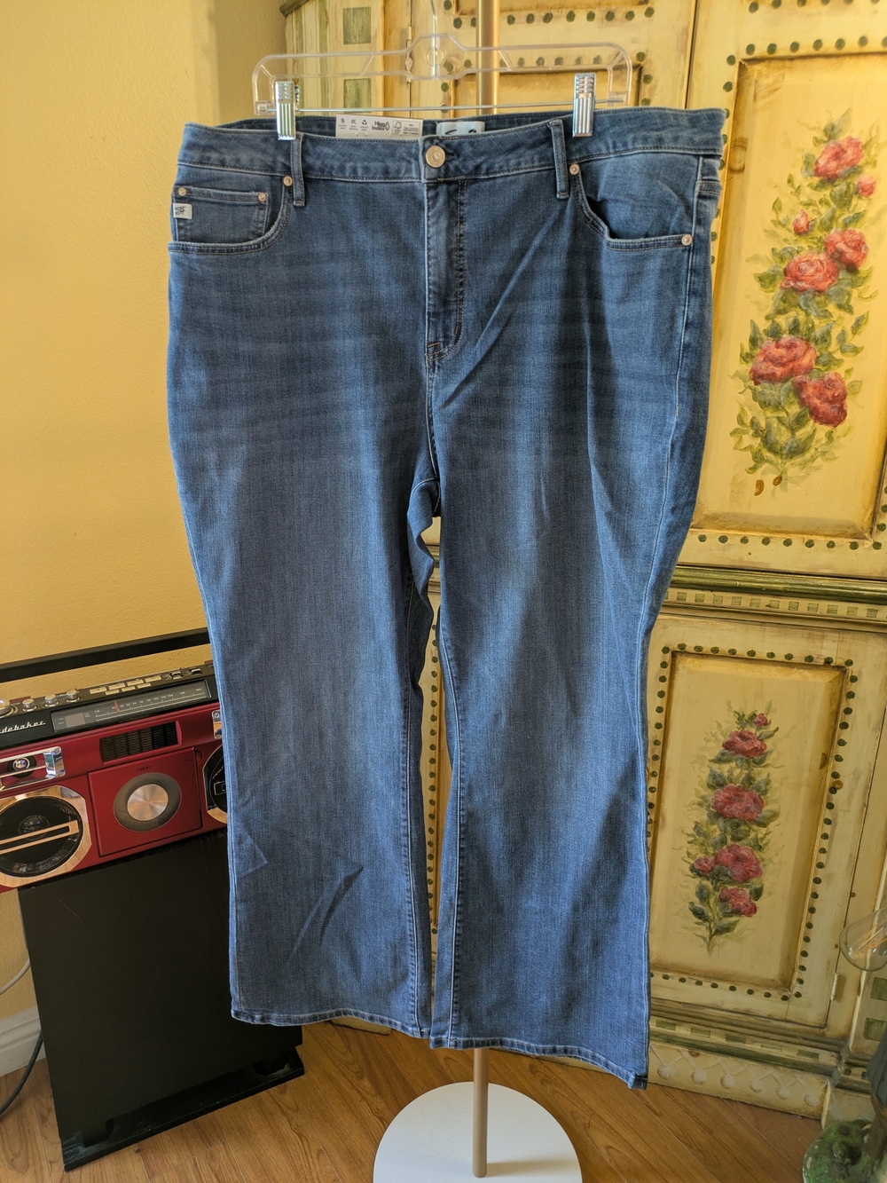 Seven7 Women's Straight-Leg Denim Jeans in Medium Blue Sz 20